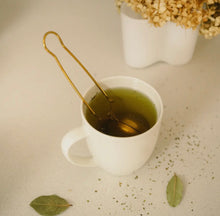 Load image into Gallery viewer, Gold Large Tea Strainer 7&quot;
