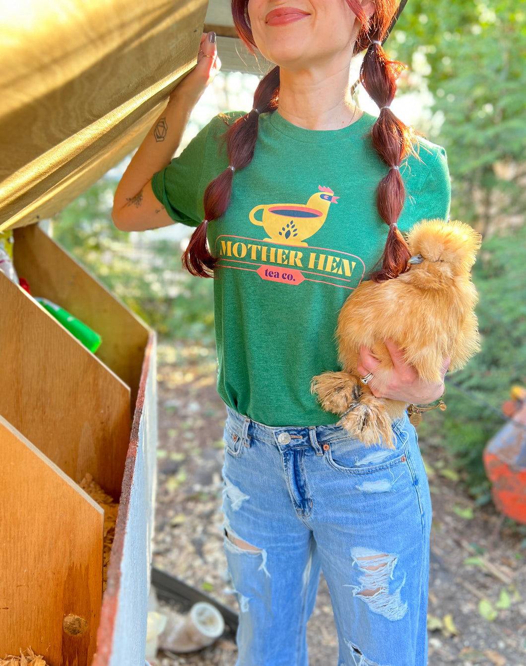 Green Mother Hen Logo Tea-shirt